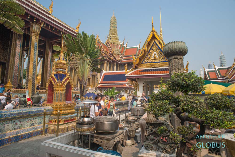 Bonsaigarten auf dem Gelände vom Königspalast in Bangkok