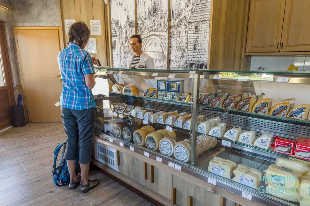 Molkerei mit 140-jähriger Tradition: Der Hofladen der Molkerei Livno (Mjekara Livno) bietet den bekannten Käse Livanjski Sir an.
