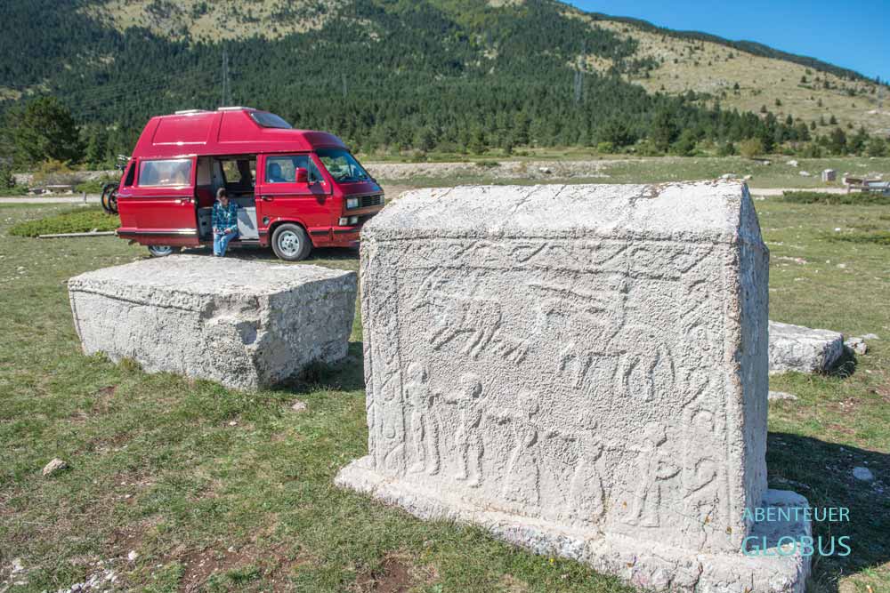 Sehenswürdigkeiten im Naturpark Blidinje: UNESCO-Welterbestätte Nekropola Dugo Polje