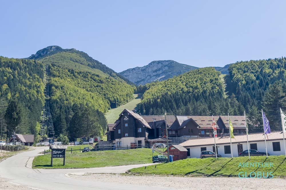 Blidinje-Naturpark: Wintersportgebiet im Hauptort Risovac