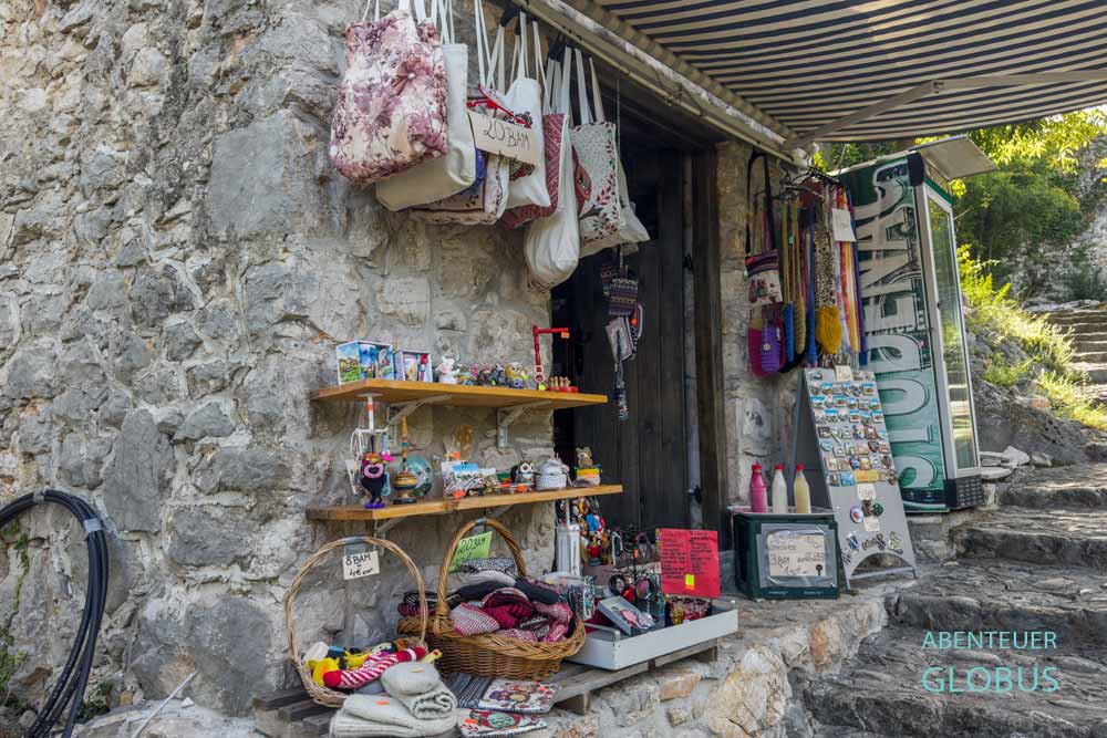 Pocitelj: Verkauf von Souvenirs