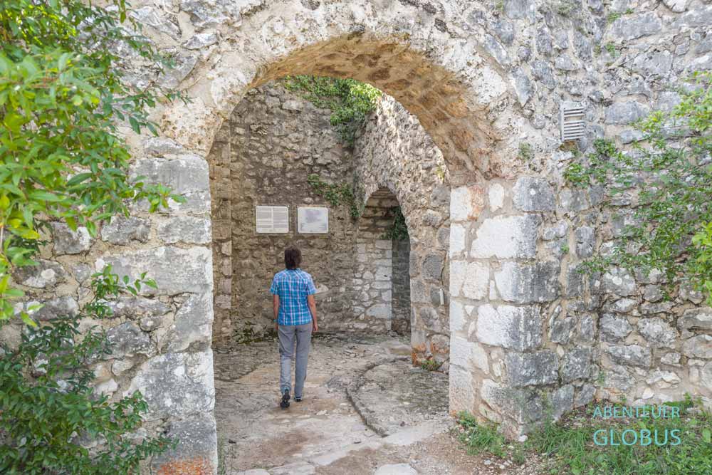 Oberes Tor (Gornja Kapija) der Stadtmauer in Pocitelj