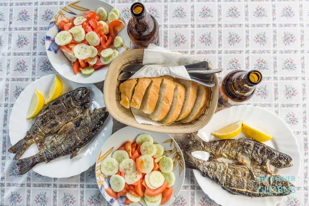 Bascica-Tal: gegrillte Forellen im Restaurant Bascica