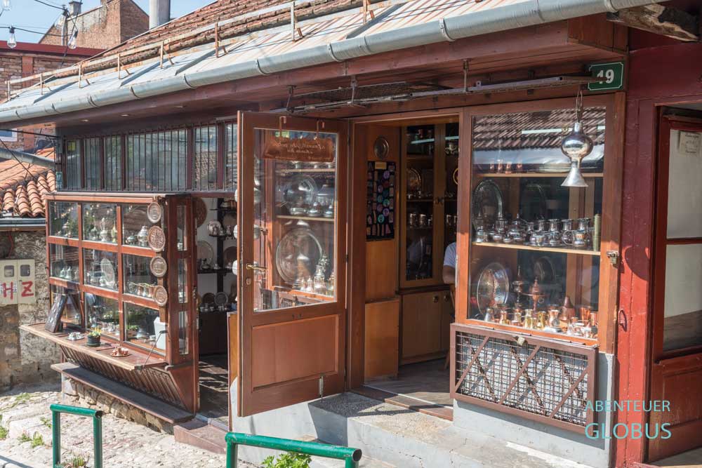 Viertel Kovaci in Sarajevo, Kovaci-Gasse: Verkauf von Kupferwaren