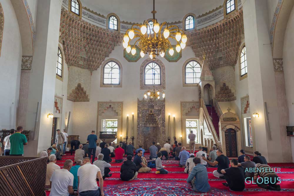 Basarviertel Bascarsija in Sarajevo:  Gebetsraum der Gazi Husrev Beg Moschee