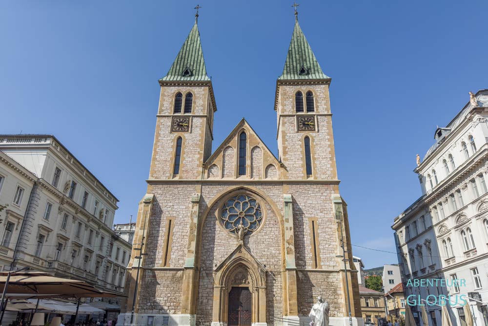 Sehenswürdigkeiten in Sarajevo: Herz Jesu Kathedrale (Katedrala Scra Isusova) an der Flaniermeile Ferhadija