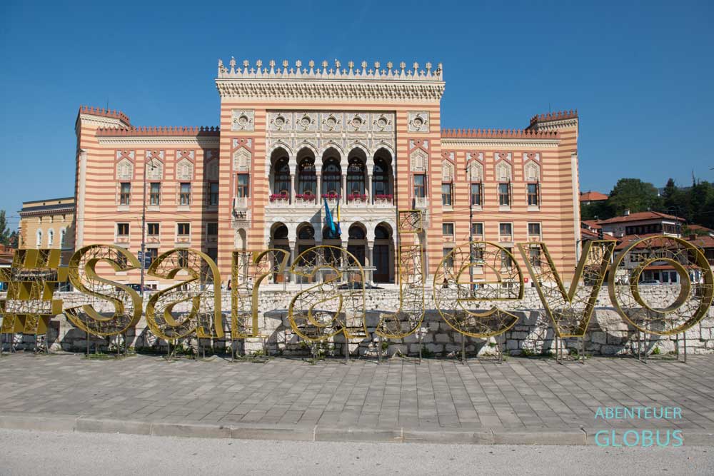 Ehemaliges Rathaus und Lichtinstallation Sarajevo