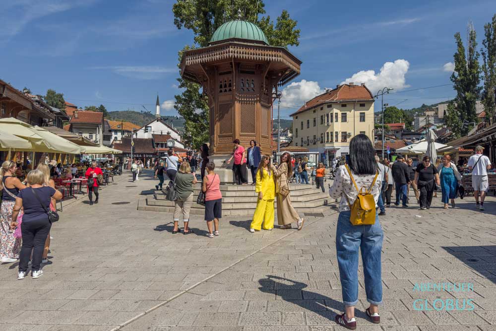 Top-Sehenswürdigkeit und Wahrzeichen von Sarajevo: der Sebilj-Brunnen in der Altstadt Bascarsija