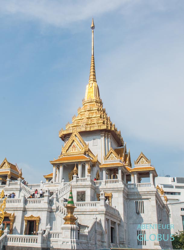 Das Wat Traimit Withayaram Worawihan von außen.