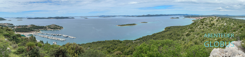 Vom Aussichtspunkt Celinka kann man zum Vraner See und zur Adria mit dem Ferienort Drage schauen.