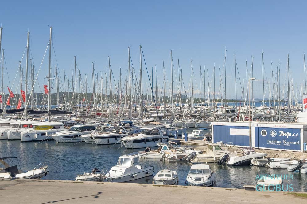 Marina Kornati mit Segelbooten und Yachten in Biograd na Moru