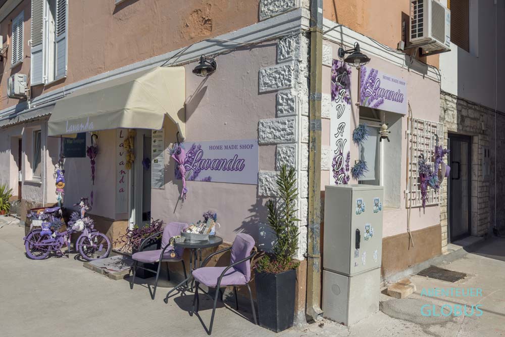 Das Geschäft Lavanda an der Uferpromenade in Biograd na Moru.