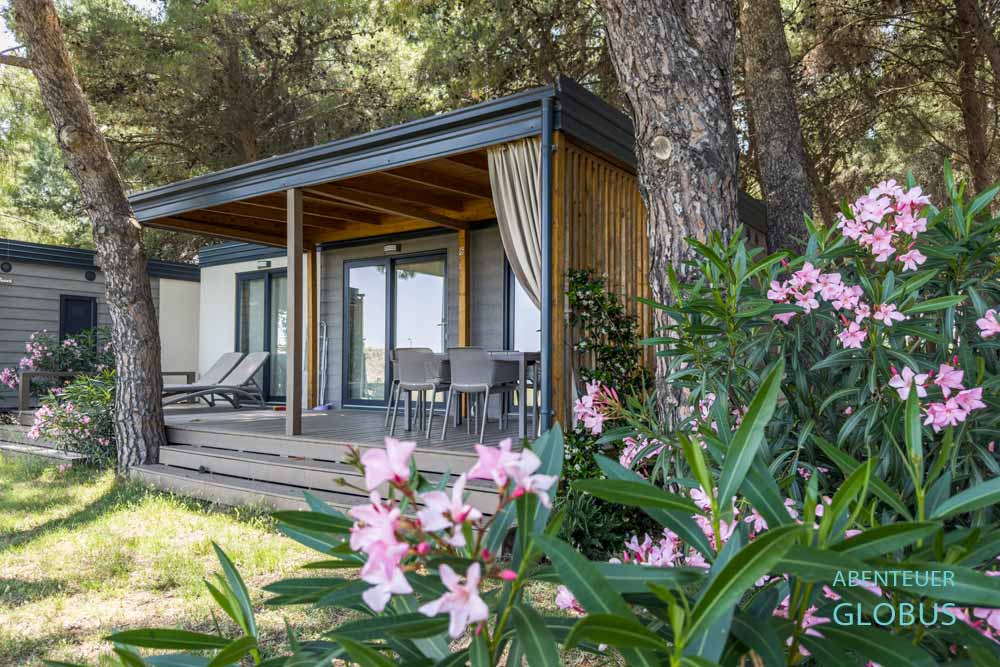 Mobilheim auf dem Campingplatz Camp Vransko Lake Crkvine am Vraner See