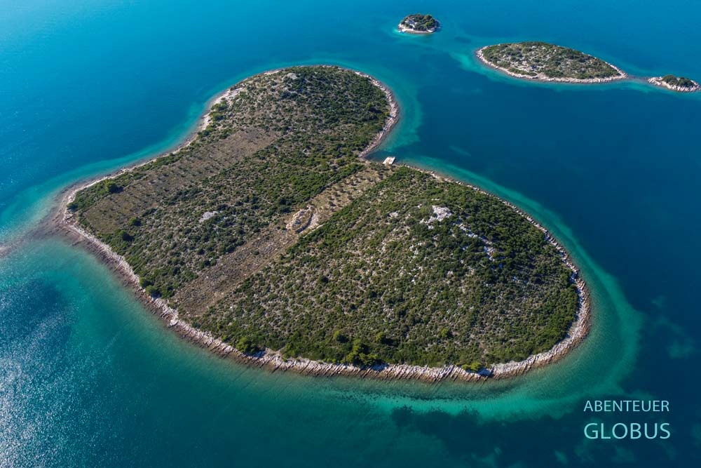 Herzinsel Galesnjak bei Turanj im Pasman-Kanal der Adria
