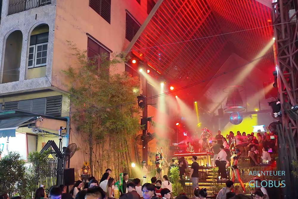 Tanz- und Lichtershow auf der Khao San Road