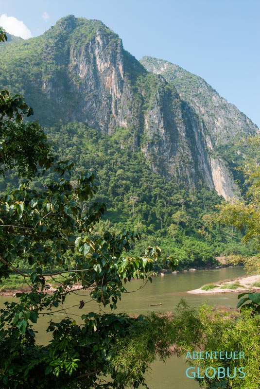 Fluss Nam Ou und Karstberge in Nong Khiaw