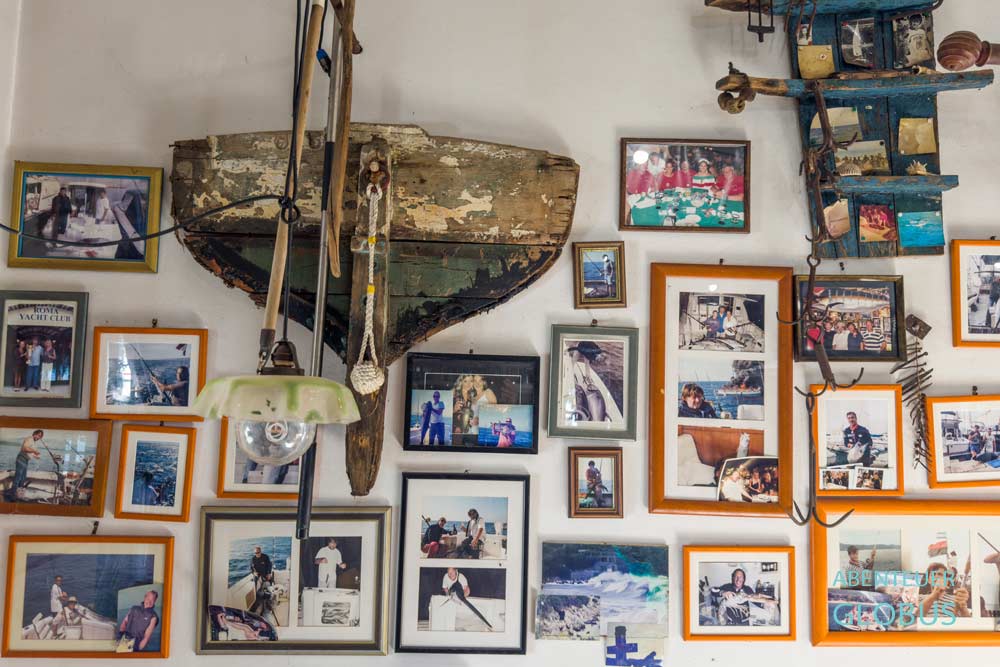 Wand mit Fotos vom erfolgreichen Fischfang in der Tuna Bar in Trpanj auf der Halbinsel Peljesac