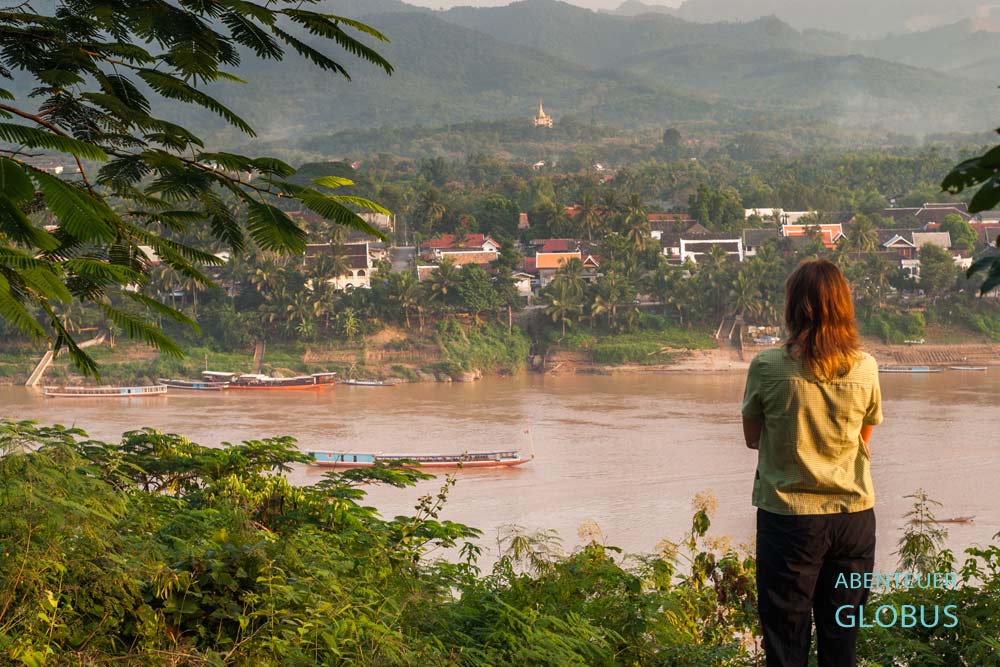 Blick vom Wat Chomphet auf die Königsstadt Luang Prabang und den Mekong.