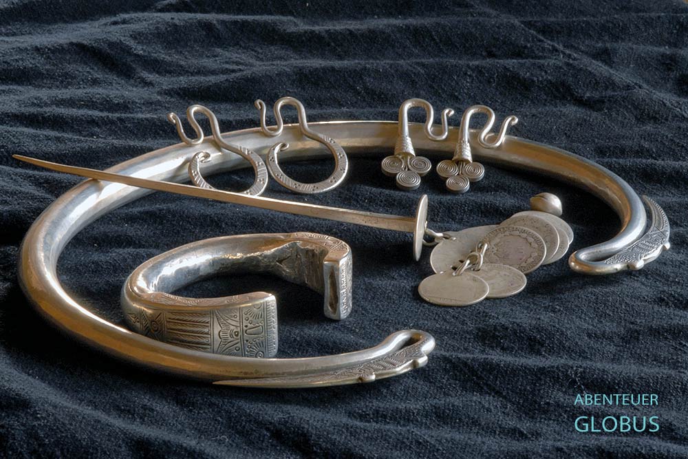 Aluminiumschmuck aus Bombenschrott, hergestellt im Spoon Village Ban Napia