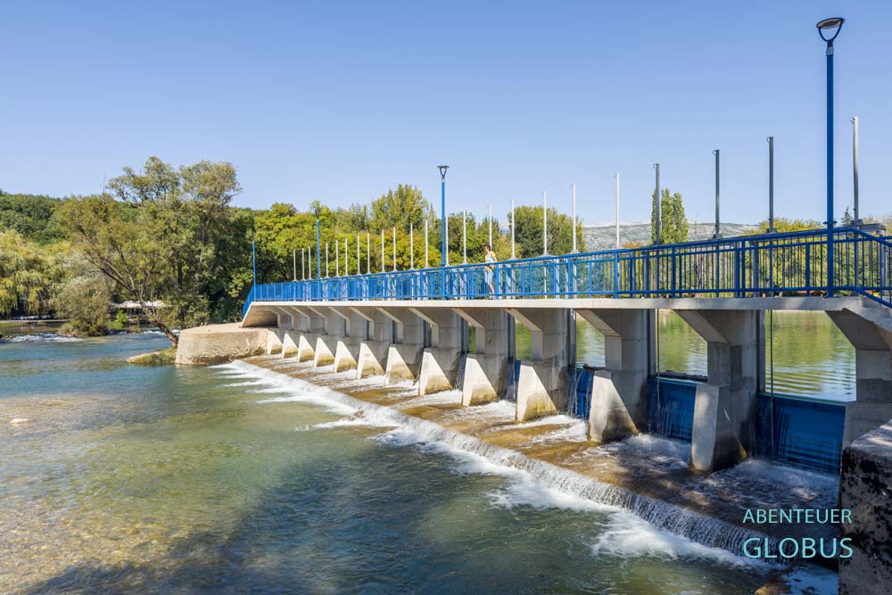 Wehr am Fluss Bunica nahe Strand Bunica im Dorf Buna bei Mostar