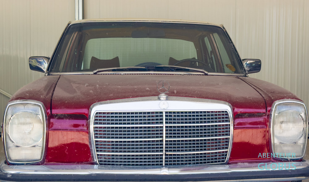 Roter Mercedes Strich 8 in Imotski