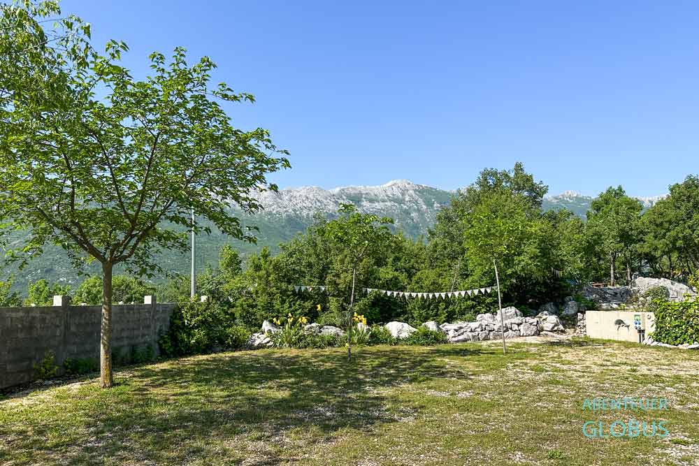 Campingplatz Camp Biokovo in Zagvozd bei Imotski, im Hintergrund das Biokovo-Gebirge
