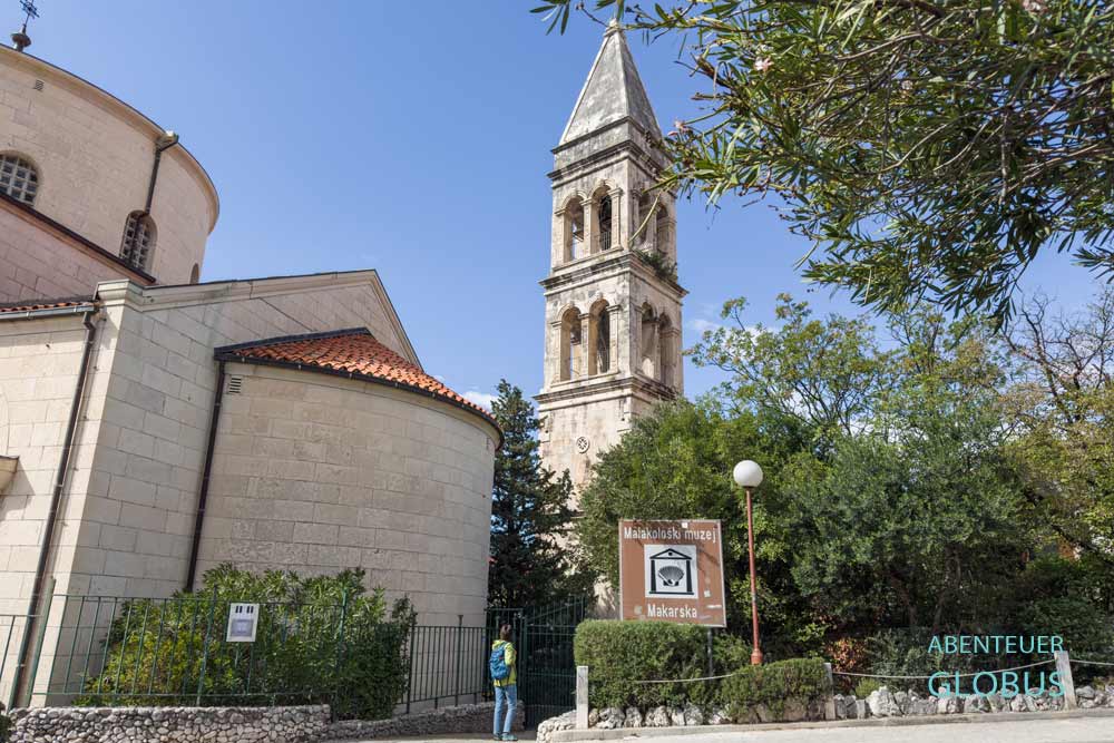 Eingang des Malakologischen Museums (Muschelmuseum) in Makarska