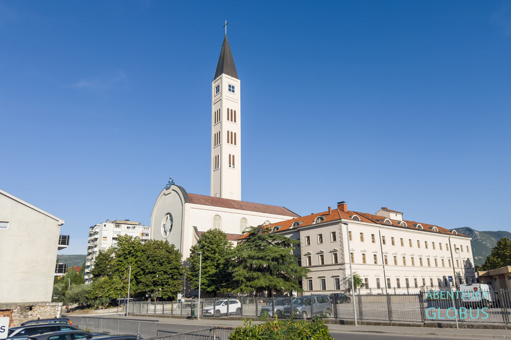 Franziskanerkloster mit Peter-und-Paul-Kirche und Glockenturm in Mostar