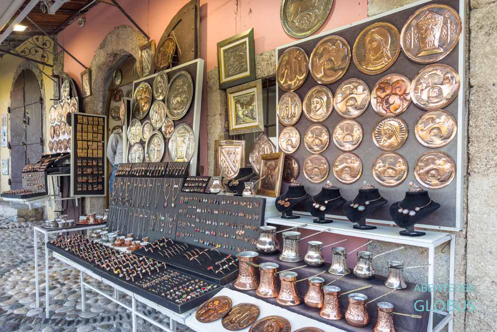 Geschäft mit Kupferwaren im Alten Basar Kujundziluk in Mostar