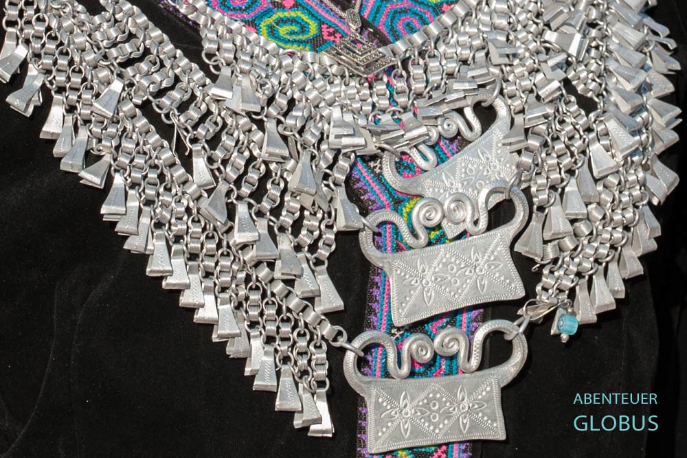 Aluminiumschmuck aus Bombenschrott, hergestellt im Spoon Village Ban Napia