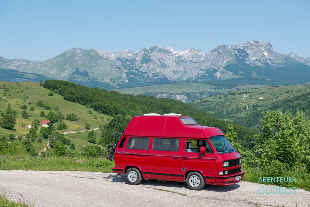 Wohnmobil VW T3 auf der Panoramastraße 2 (Durmitor-Ring) im Durmitor-Nationalpark, Montenegro