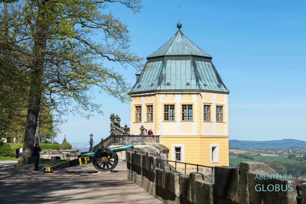 Festung Königstein mit Pavillon und Kanone in Königstein im Elbsandsteingebirge