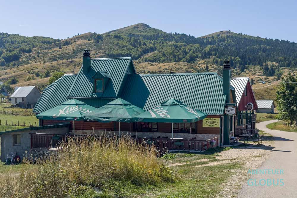 Guesthouse Nedajno mit Restaurant im Dorf Nedajno im Naturpark Piva an der Nordstrecke des Durmitor-Rings
