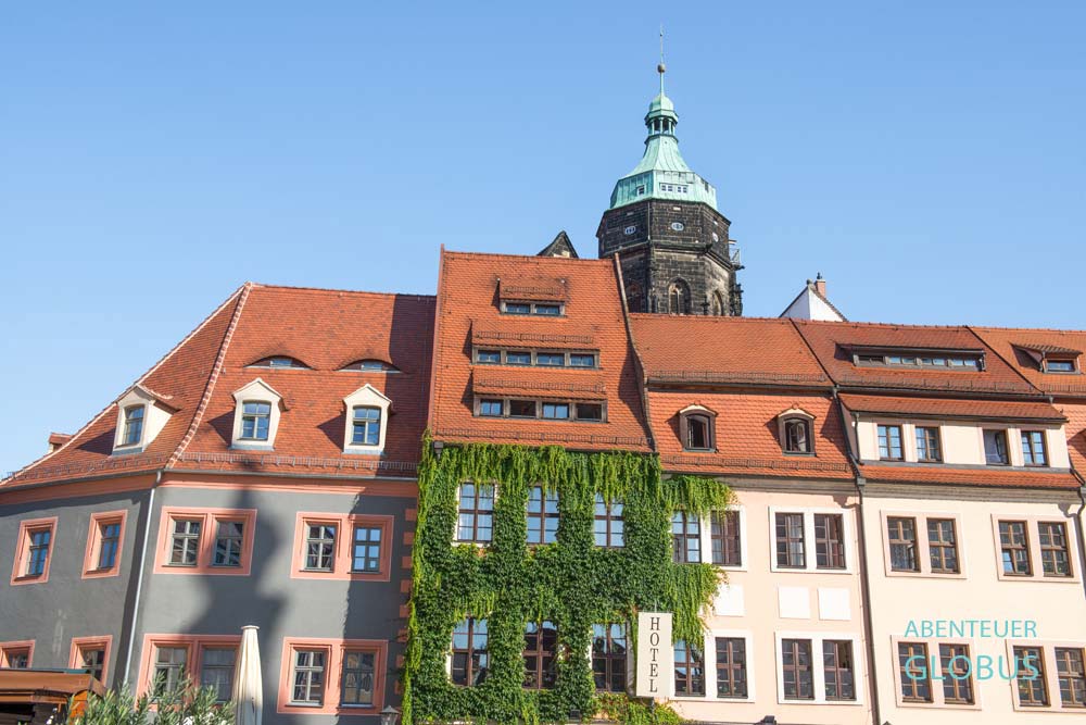 Bürgerhäuser am Marktplatz und Turm der Marienkirche in Pirna