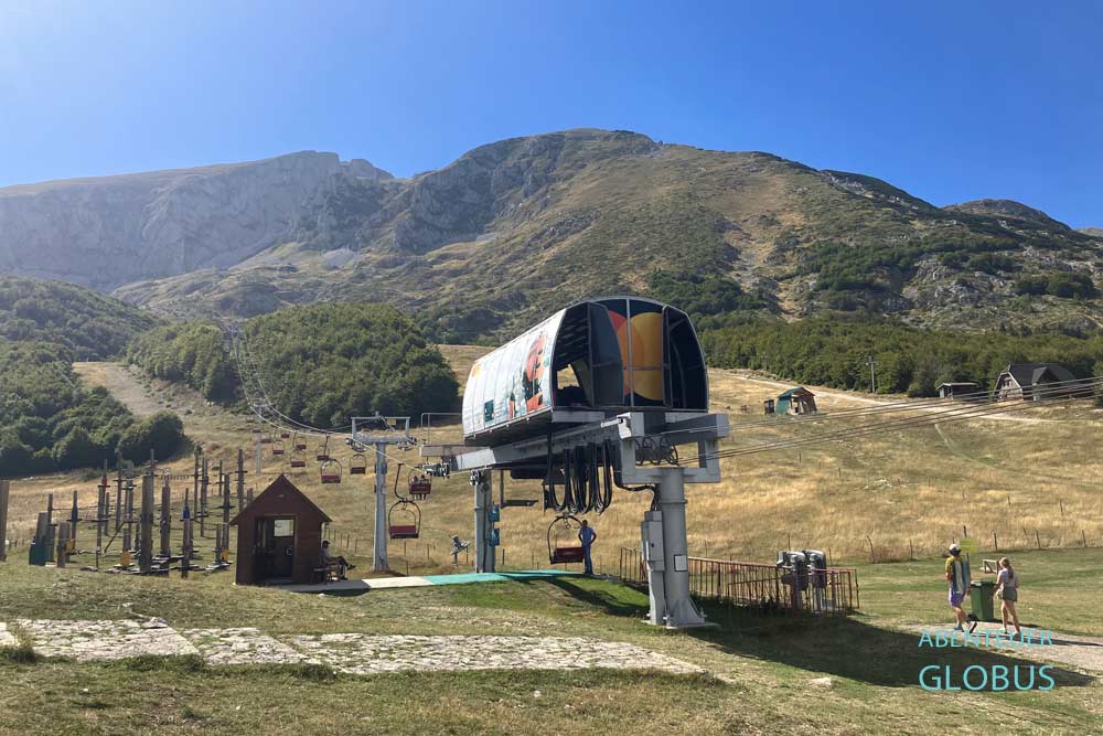 Talstation der Seilbahn am Berg Savin Kuk