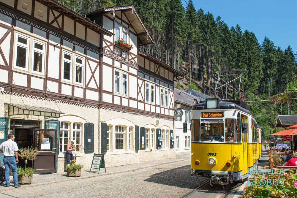 Kirnitzschtalbahn am Gasthof Lichtenhainer Wasserfall im Kirnitzschtal bei Bad Schandau, Sachsen