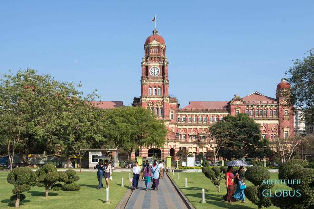 Blick aus dem Mahabandoola Garden zum ehemaligen Gerichtshof von Yangon