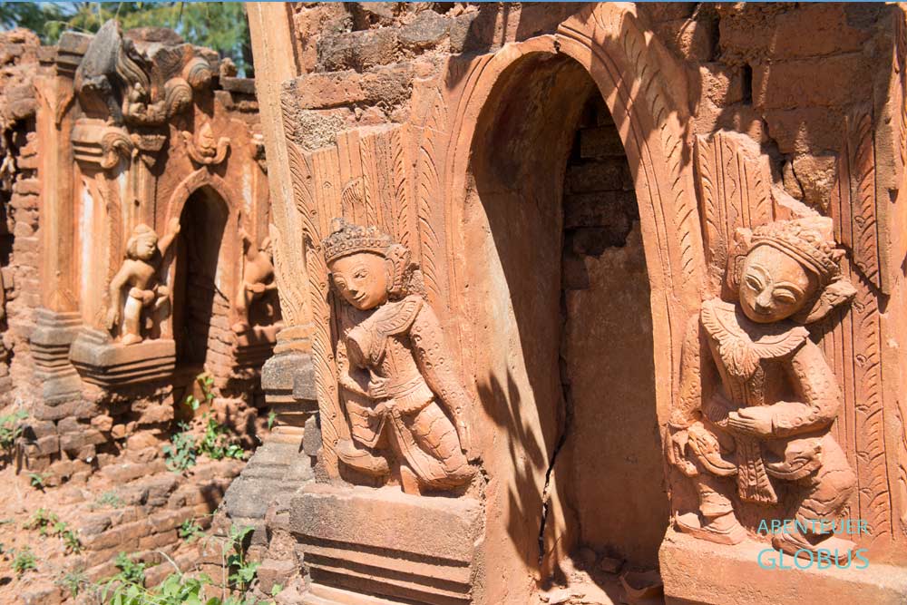 Figuren an den verwitterten Stupas und Pagoden im historischen Pagodenfeld von Indein am Inle-See, Myanmar.