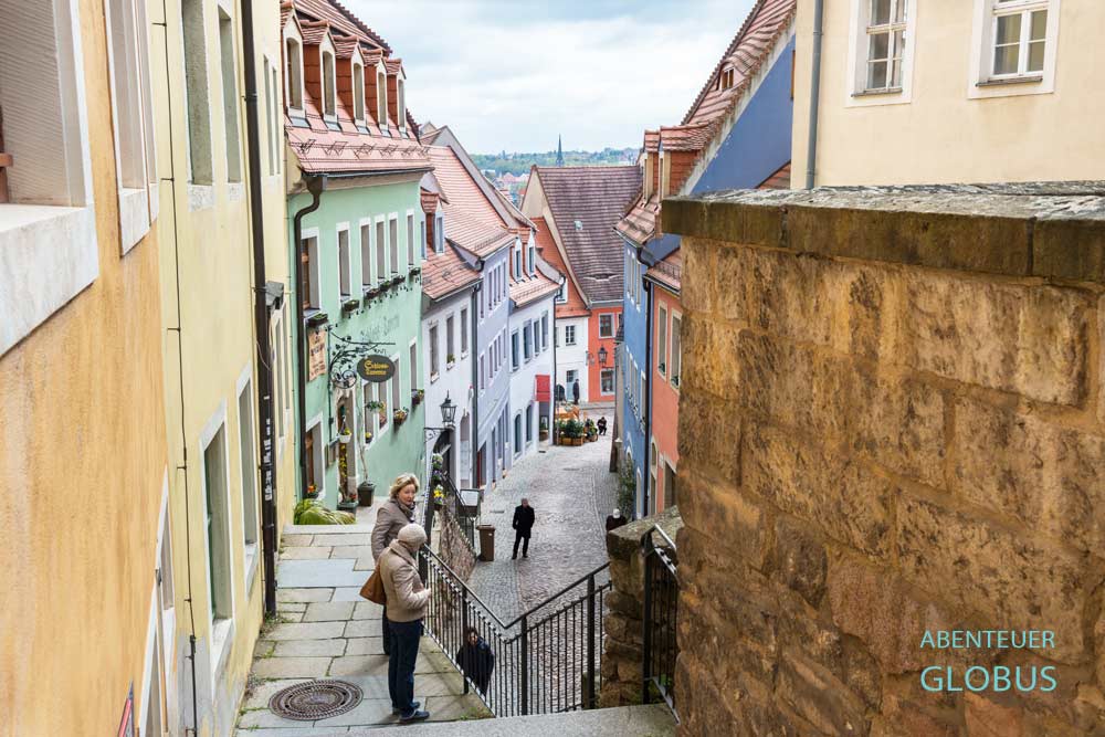 Hohlweg mit Schloßstufen und Häusern in Meißen