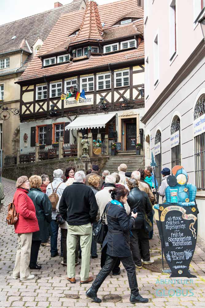 Stadtführung vor dem Weinhaus Vinzent Richter in Meißen, Sachsen