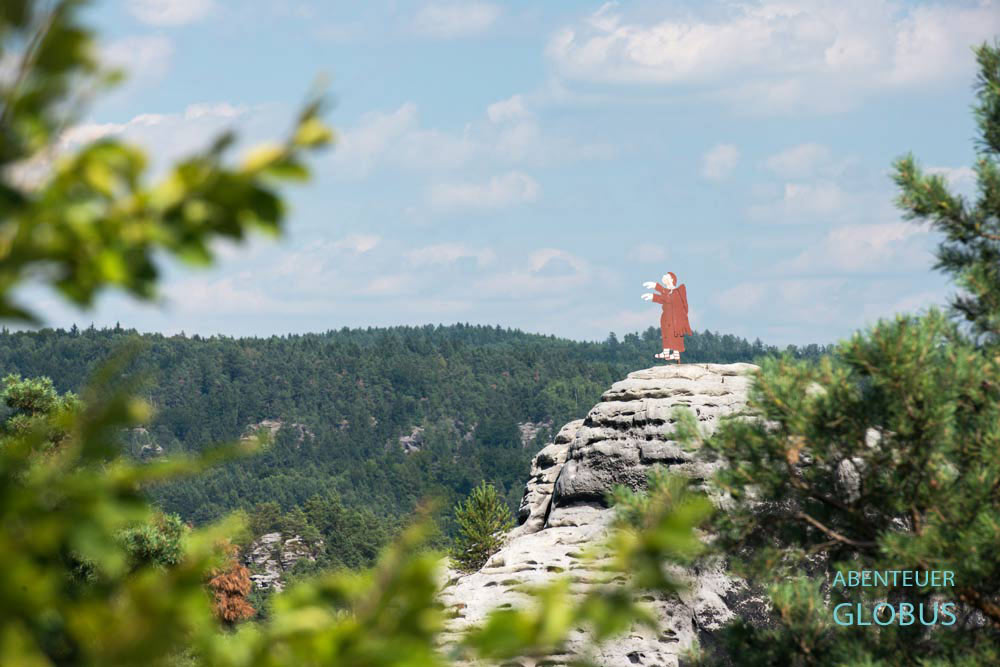 Mönch als Wetterfahne auf dem Gipfel des Felsturms Mönch, auch Mönchstein im Elbsandsteingebirge  