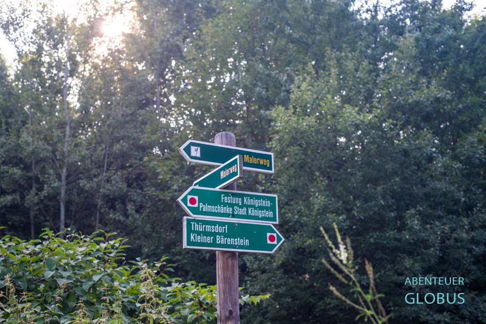 Wanderschilder am Malerweg im Nationalpark Sächsische Schweiz
