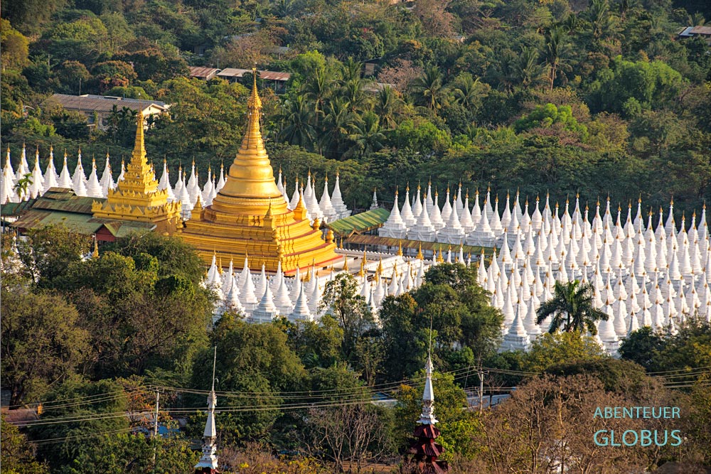 Blick vom Mandalay Hill auf die Sandamani-Pagode in Mandalay, Myanmar.