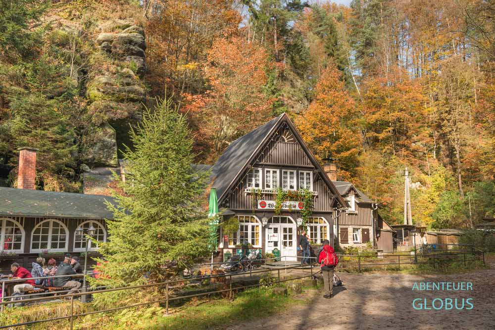 Gäste im Gasthaus Waldidylle im Uttewalder Grund im Nationalpark Sächsische Schweiz