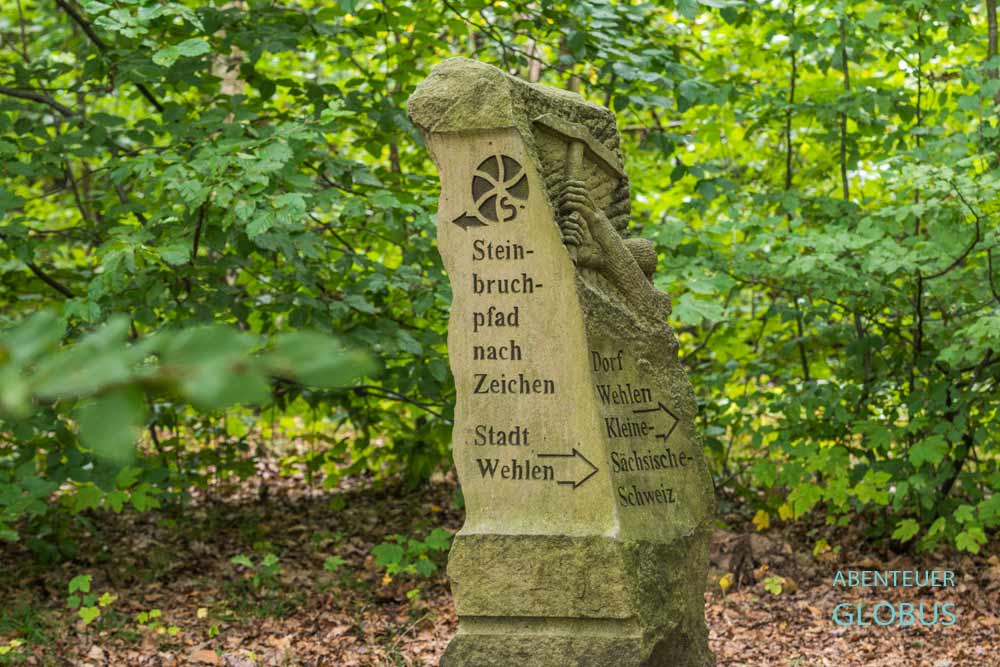 Stele am Steinbruchpfad nahe Wilke Aussicht in Wehlen, Sachsen