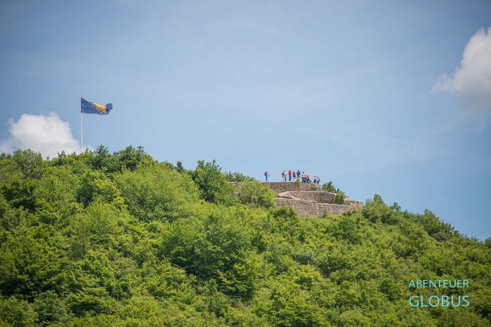 Burgruine Stari Grad Visoki auf dem Berg Visočica, der als Sonnenpyramide von Visoko bekannt ist.