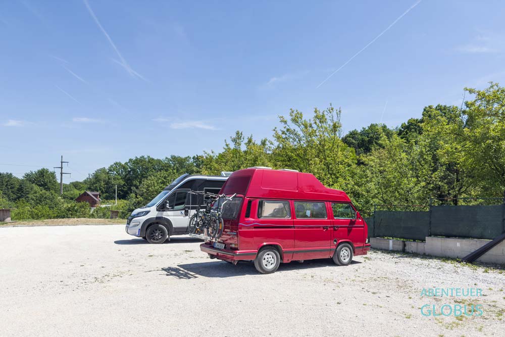 Zwei Camper im Camp Park Ravne in Visoko
