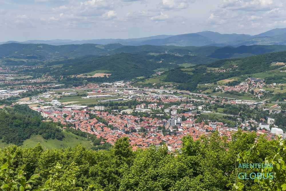 Aussicht vom Berg Visocica bzw. Sonnenpyramide ins Visoko Tal