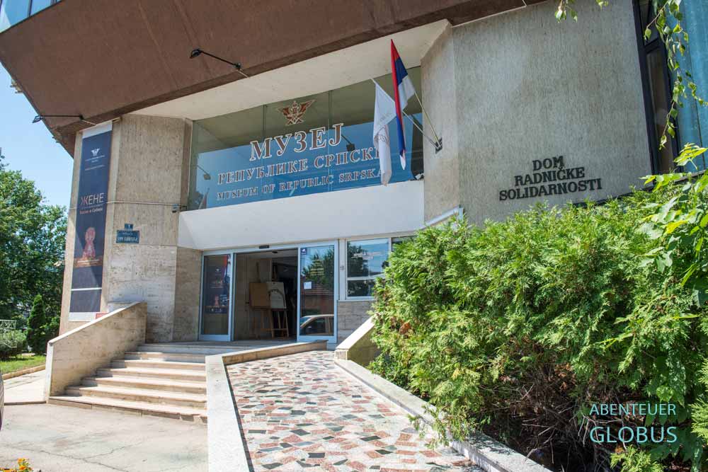 Eingang des Museums der Republika Srpska in Banja Luka