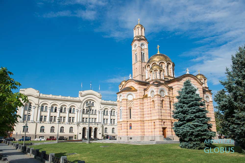 Christ-Erlöser-Kirche und Stadtverwaltung in Banja Luka